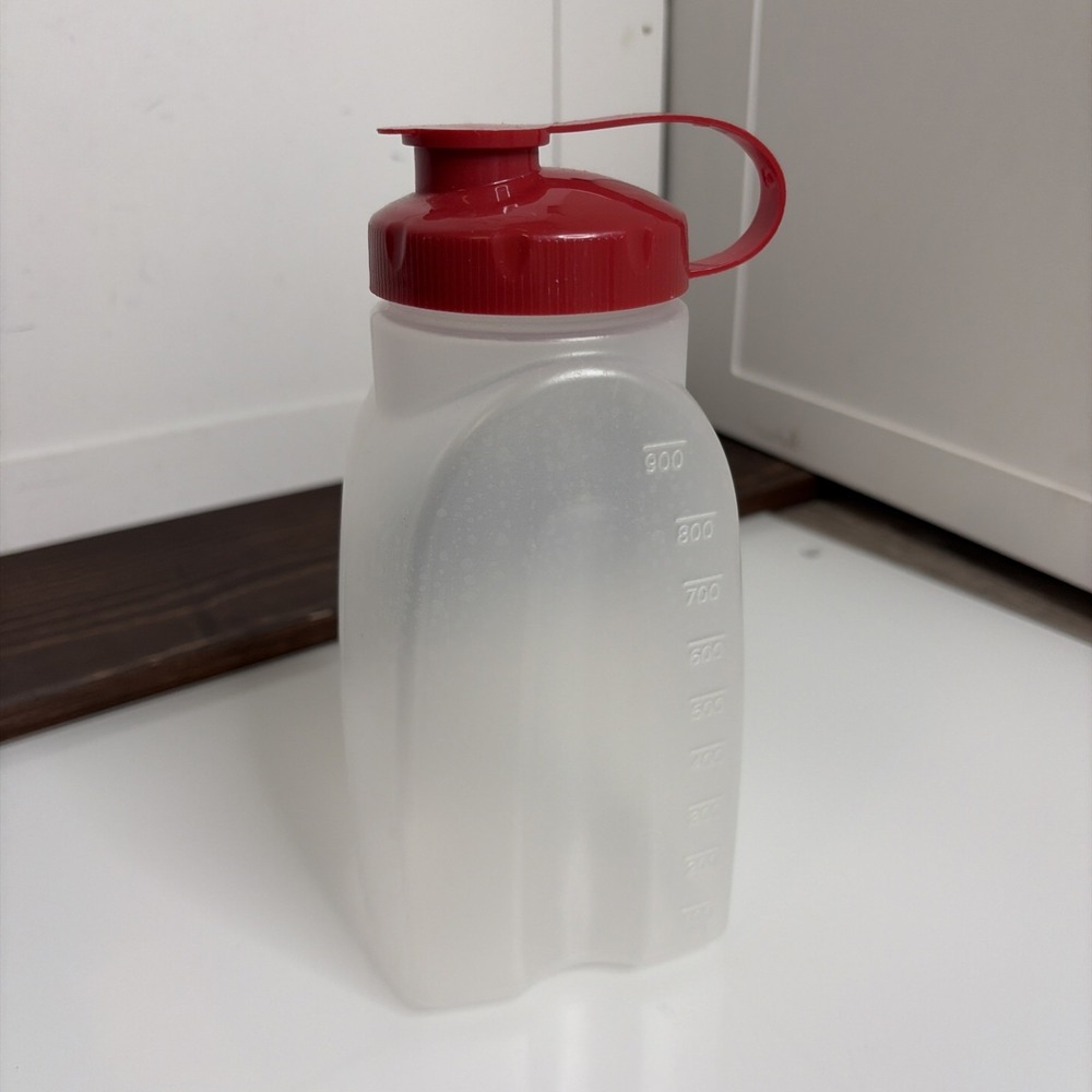 Vintage Rubbermaid MixerMate 32oz Bottle 1C97 Red Flip Lid 1 Qt Shaker